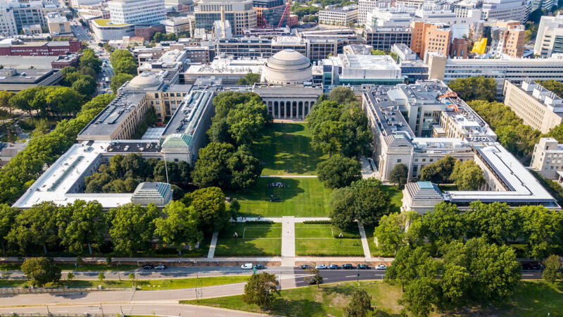 Massachusetts Institute of Technology (MIT) – Cambridge, Mỹ